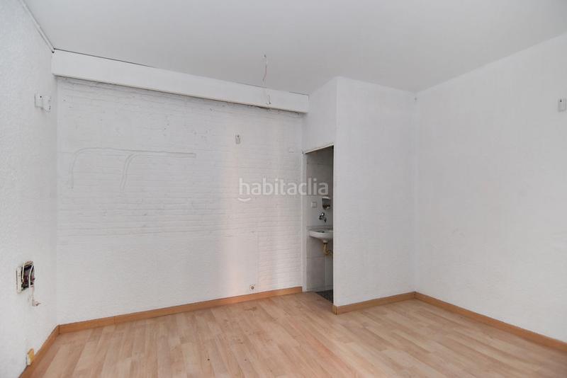 Foto a91edf4f-e84b-4ccf-b112-aa0e431b41e7. Local comercial a Baix Guinardó Barcelona