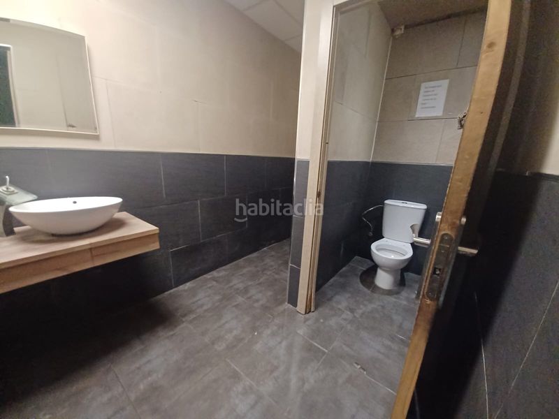 Foto b90ec2f1-aa1e-4e9b-9d2a-c8ddba3cd80b. Local comercial a Centre Cornellà de Llobregat