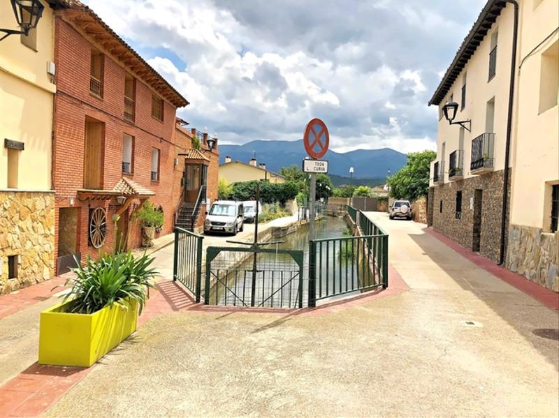 Foto 38b2ca40-6b52-497c-a875-004fa3819a16. Casa aparellada a Torrellas