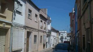Casa aparellada  C/ sant joan. Solvia inmobiliaria  chalet adosado pego