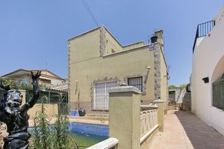 Casa aparellada  C/ antonio machado. Solvia inmobiliaria  chalet adosado vilanova i la geltrú