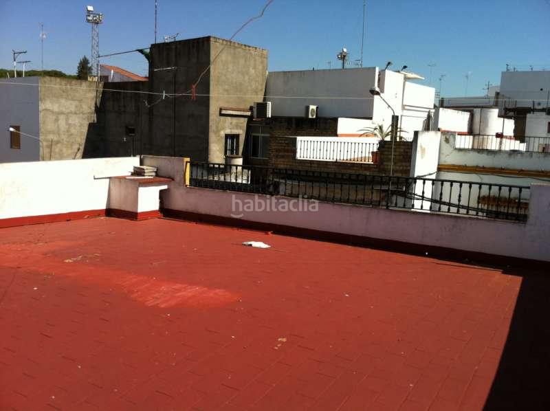 Foto d8dc7c15-5f52-4e9c-8325-4d36eda0b55e. Casa pareada solvia inmobiliaria chalet adosado en Alcalá de Guadaira