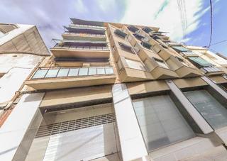 Piso  C/ salmerón. Solvia inmobiliaria  piso terrassa