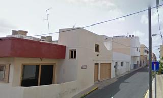 Casa aparellada  Eduardo marquina. Solvia inmobiliaria  chalet adosado telde