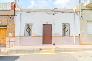 Xalet  C/ clavell. Solvia inmobiliaria  casa corbera