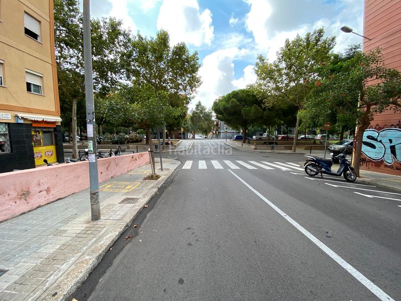 Foto 26932846-a70f-4977-9479-b80eb366a861. Local comercial a Santa Eulàlia Hospitalet de Llobregat (L´)