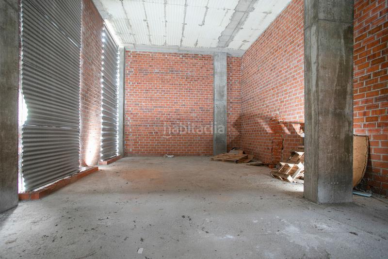 Foto e8058987-de73-40ec-8633-140a54d058ef. Local comercial a Someso - Matogrande Coruña (A)