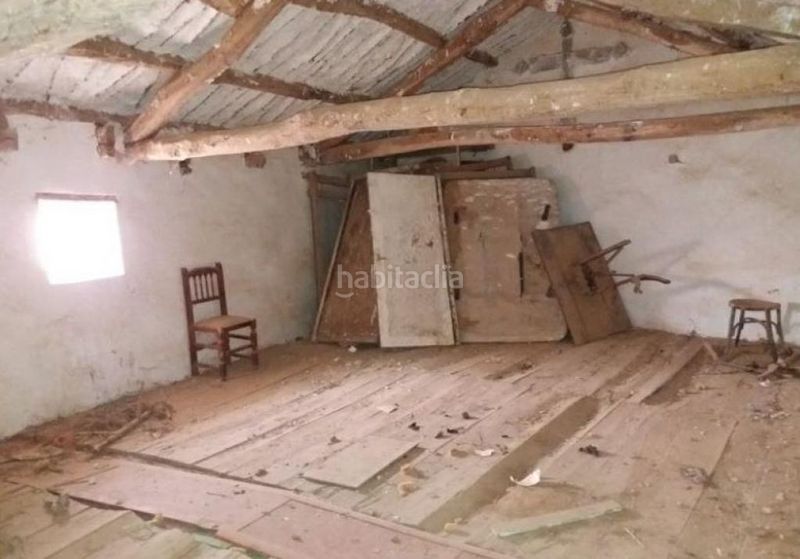 Foto 081085e8-654f-4327-9bd2-00a9330f74e2. Casa aparellada a Cebrones del Río