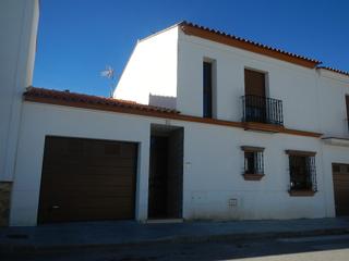 Casa aparellada  C/ de la prensa. Solvia inmobiliaria  chalet adosado llerena