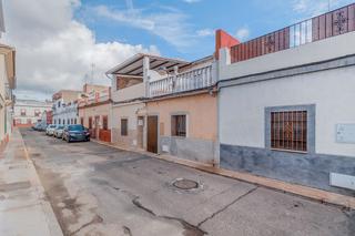 Casa aparellada  C/ cantero cristóbal guerra. Solvia inmobiliaria  chalet adosado córdoba