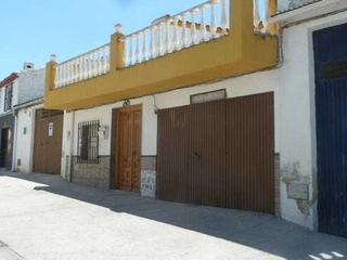 Casa aparellada  C/ molinillos. Solvia inmobiliaria  chalet adosado alcaudete