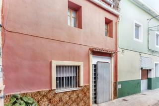 Casa aparellada  C/ de la iglesia. Solvia inmobiliaria  chalet adosado xàtiva