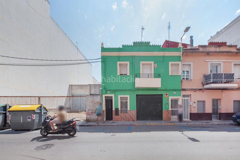 Foto d16f8196-e4c7-4d27-8345-986a02cfcfb6. Chalet in Plaza Elíptica - República Argentina Gandia