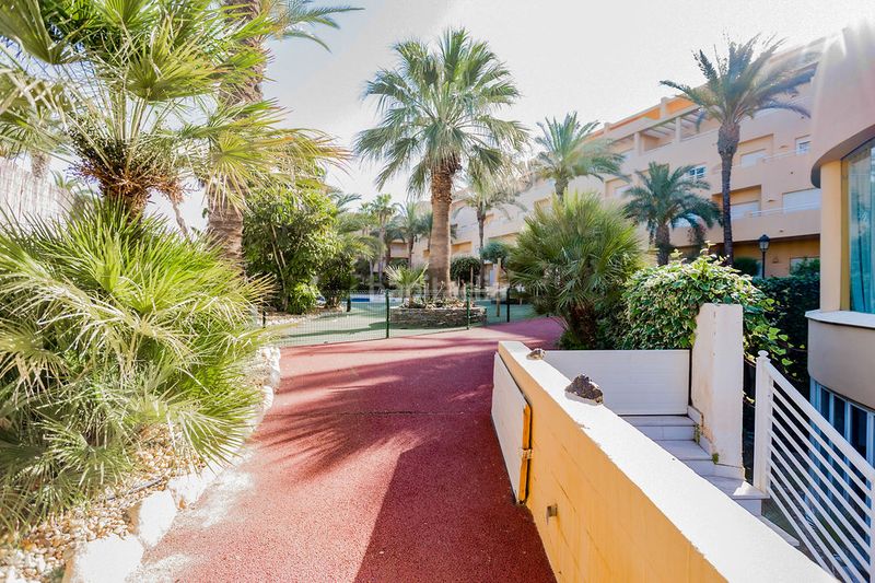 Foto 22ab8276-f285-49b3-8d81-ae46dd53b800. Apartament amb piscina a Puerto Rey Vera