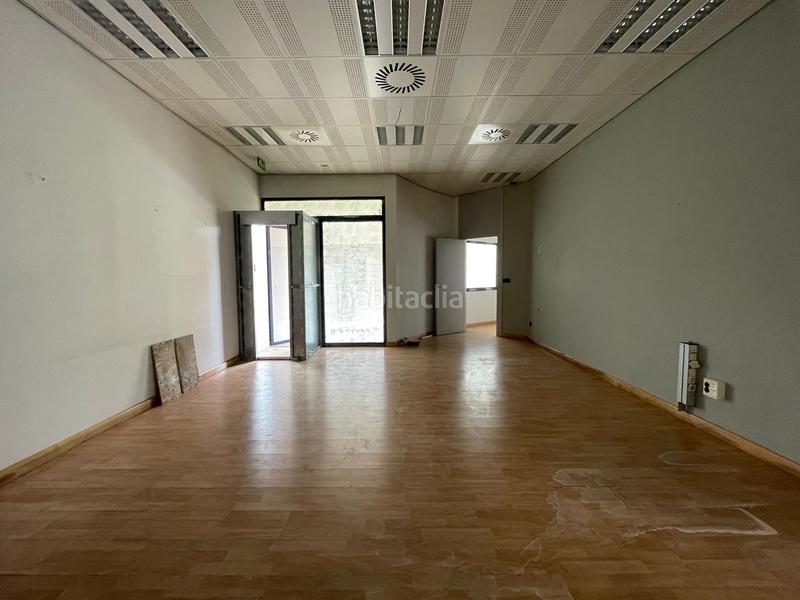 Foto 4d3d0c2e-fb3b-4c1a-ac89-a8b5dd40cbde. Lloguer local comercial a Zona Alta Ponferrada