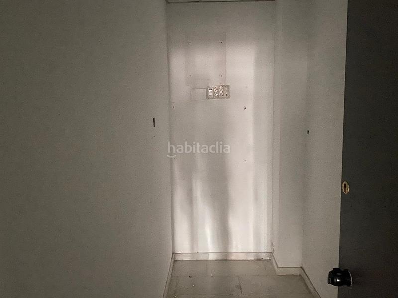 Foto 2d90c37b-b1ef-43da-a36d-3c5fb46de080. Alquiler local comercial solvia inmobiliaria locales en Sevilla