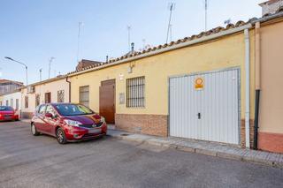 Maison jumelée  C/ padre damián. Solvia inmobiliaria  chalet adosado úbeda