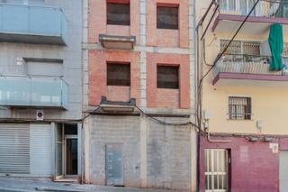 Gebäude  C/ monturiol. Solvia inmobiliaria  en construccion santa coloma de gramenet