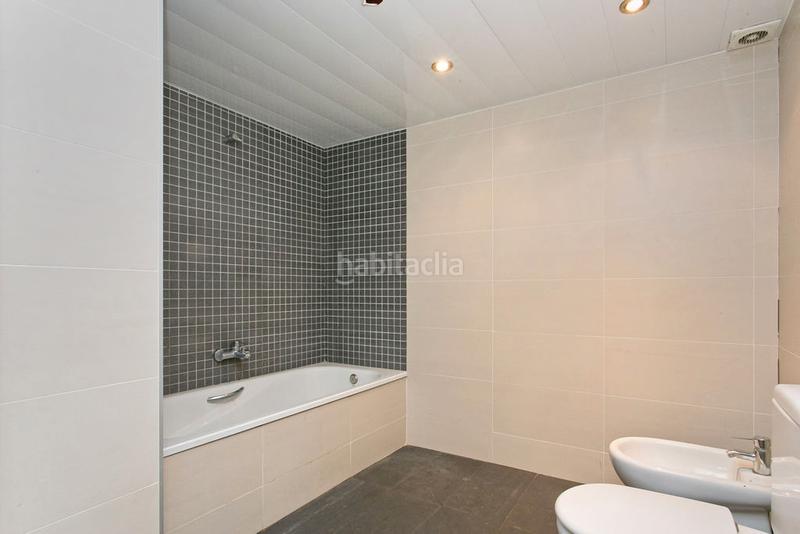 Foto f0288670-6d7a-4549-bd00-e45193ce856e. Dúplex a Vilapicina - Torre Llobeta Barcelona