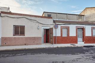 Casa aparellada  Camino madroñal. Solvia inmobiliaria  chalet adosado linares