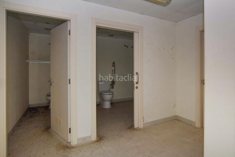 Foto 597112cc-44f9-4429-8d4f-680a2af4d7ee. Local comercial a Singuerlín Santa Coloma de Gramenet