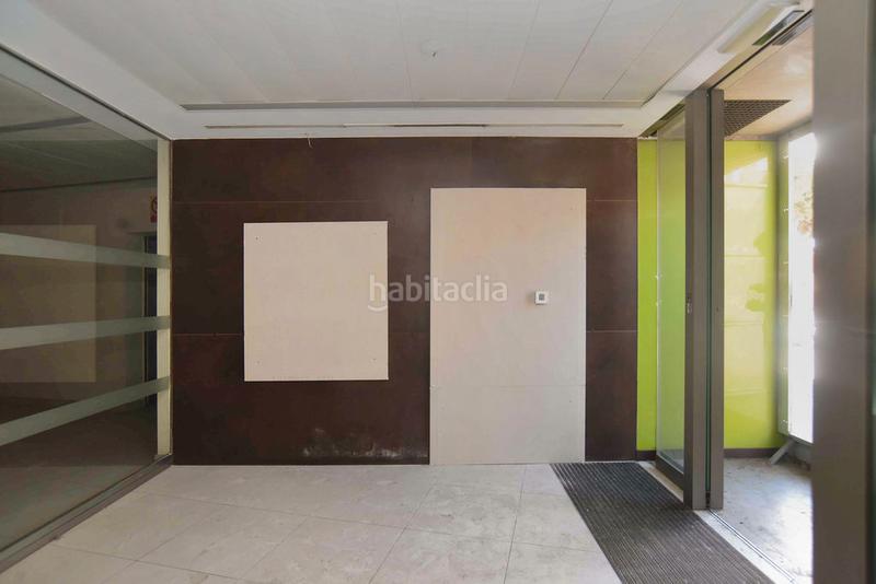 Foto 6fe4985e-c0e7-4ce3-a42a-8d844517c10d. Local comercial a Singuerlín Santa Coloma de Gramenet