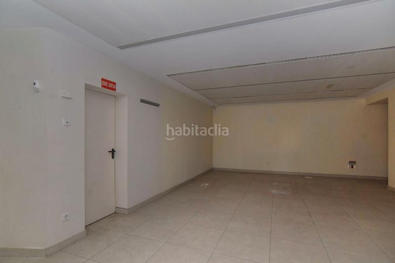 Foto ac67c753-7a6d-4017-9429-4dd02df6efa8. Local comercial a Singuerlín Santa Coloma de Gramenet