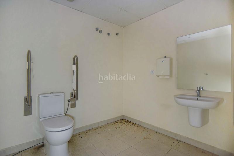 Foto c649ee82-bce3-4736-94b7-f3499106266e. Local comercial a Singuerlín Santa Coloma de Gramenet