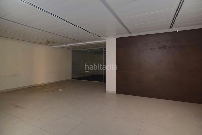 Foto d7b32500-fb82-42cf-9a02-0816fd762b66. Local comercial a Singuerlín Santa Coloma de Gramenet