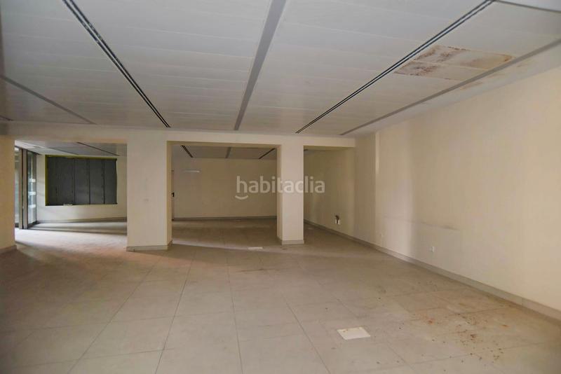 Foto ffd3b83f-aeaa-4727-8009-4add177bc0a2. Local comercial a Singuerlín Santa Coloma de Gramenet