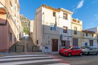 Xalet  C/ sant benet. Solvia inmobiliaria  casa tavernes de la valldigna