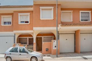 Casa aparellada  C/ juan de cobato. Solvia inmobiliaria  chalet adosado torrepacheco