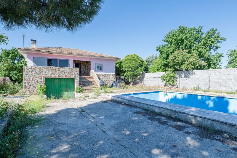 Foto d94b8722-cd87-4fa9-9979-ffff2e55dfd3. Xalet amb piscina a Yuncler