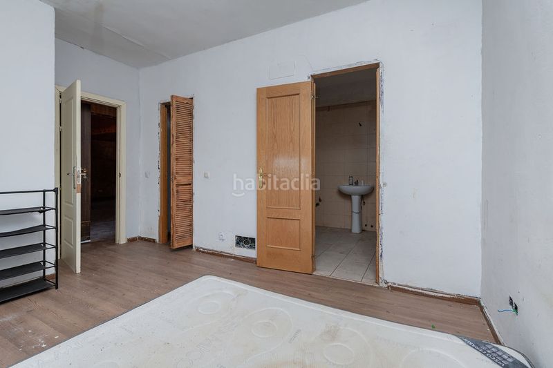 Foto f46c8dd5-9126-42a4-8c23-6b20292e854a. Xalet amb piscina a Yuncler