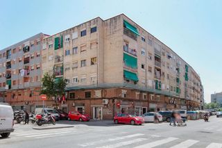 Pis  C/ juan valera. Solvia inmobiliaria  piso badalona