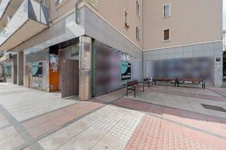 Location Local commercial  Av. marcelo celayeta. Solvia inmobiliaria  locales pamplonairuña