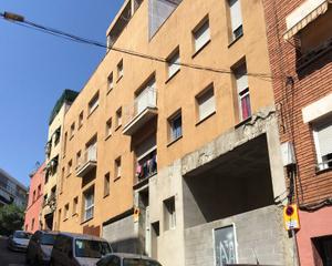 Gebäude  C/ pirineus. Solvia inmobiliaria  edificio santa coloma de gramenet