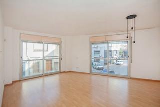 Pis  C/ ustrell. Solvia inmobiliaria  piso sabadell