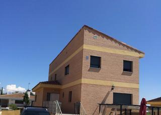Xalet  C/ nylon. Solvia inmobiliaria  chalet independiente chapinería