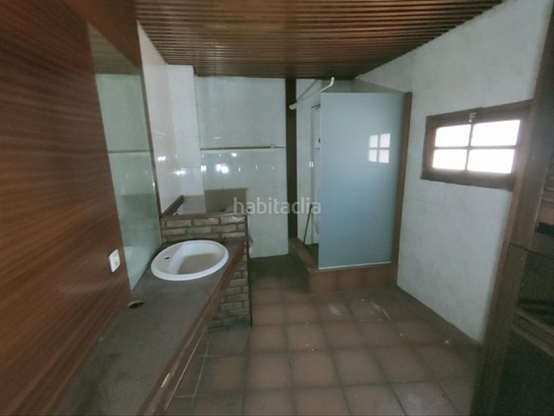 Foto fa7381cc-1eb2-4e57-930b-dbe5f176faef. Casa aparellada a Centre Sabadell