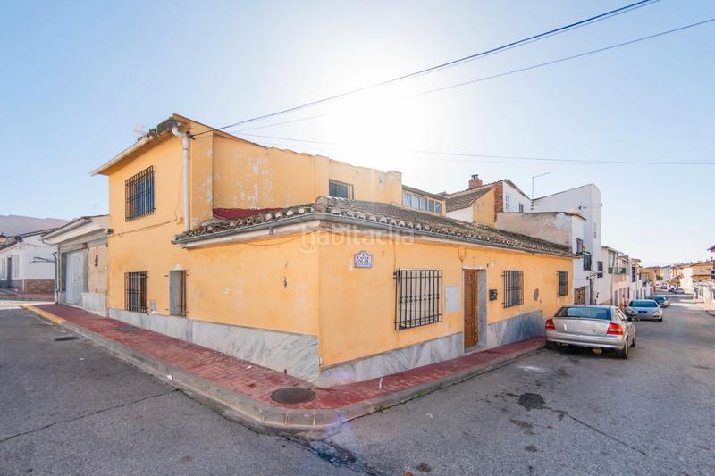 Foto 4d838f28-0fc4-480b-b9e0-cd3bcf3d20b6. Casa aparellada a Atarfe