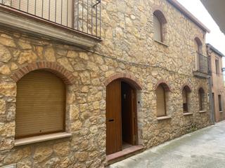 Casa aparellada  C/ pla de baix. Solvia inmobiliaria  chalet adosado montblanc