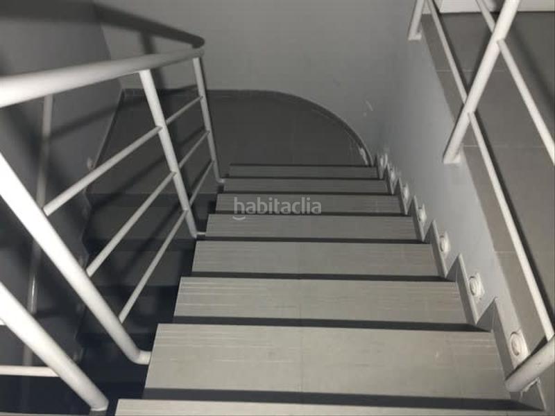 Foto ae12efae-f218-42d5-86bb-1b267da6f98d. Location local commercial dans Molar (El)