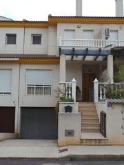 Maison jumelée  C/ argentina. Solvia inmobiliaria  chalet adosado molins