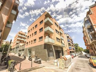 Local commercial  Vía favència. Solvia inmobiliaria  locales barcelona