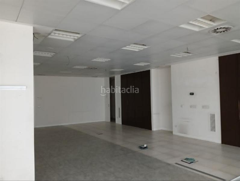 Foto aeb233b2-b7ce-4a04-9461-c2f6d1badb4e. Local commercial dans Cascajos - Piqueras Logroño