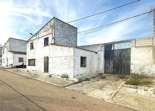 Maison jumelée  C/ ronda del sur. Solvia inmobiliaria  chalet adosado casar de miajadas