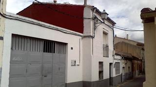 Casa aparellada  C/ de san martín. Solvia inmobiliaria  chalet adosado benavente