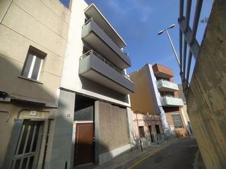 Edifici  C/ joan salvat i papasseit. Solvia inmobiliaria  edificio sant boi de llobregat