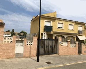 Casa aparellada  C/ murillo - res entrepinares -. Solvia inmobiliaria  chalet adosado nucia la